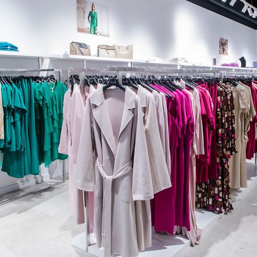 Designer clothes outlet online hot sale